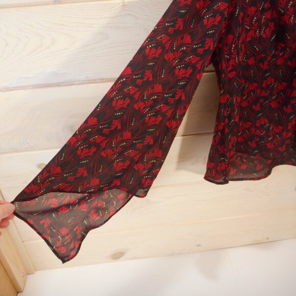 NWT Lane Bryant Women's size 16 Lightweight Blouse Black Red Bell Sleeve - Picture 3 of 12